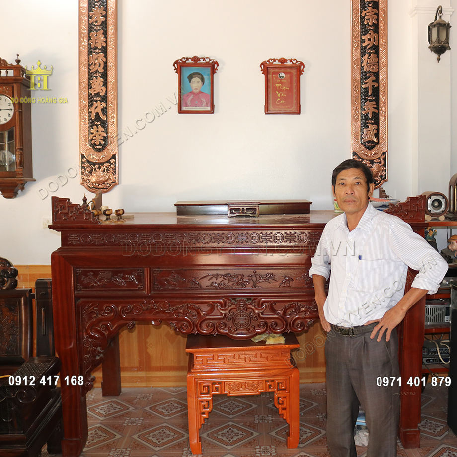 Đ&ocirc;i c&acirc;u đối thường được treo ở hai cột ph&iacute;a trước ban thờ hoặc ở tr&ecirc;n tường, mỗi b&ecirc;n treo một c&acirc;u